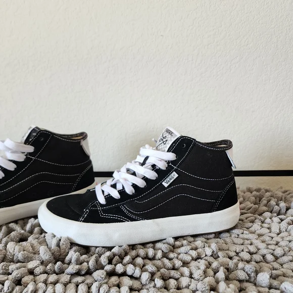 Vans Black and White Women's Sneakers - Picture 3 of 12